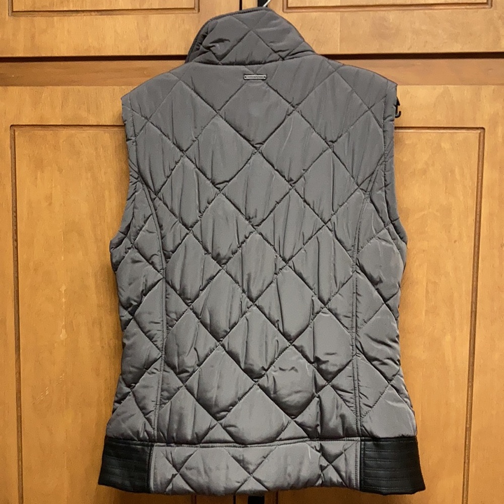 Woman’s Winter Vest New without tags - Picture 3 of 4
